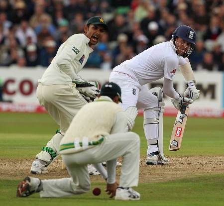 Pakistan another Drop Catch in Cricket vs England - August 2010